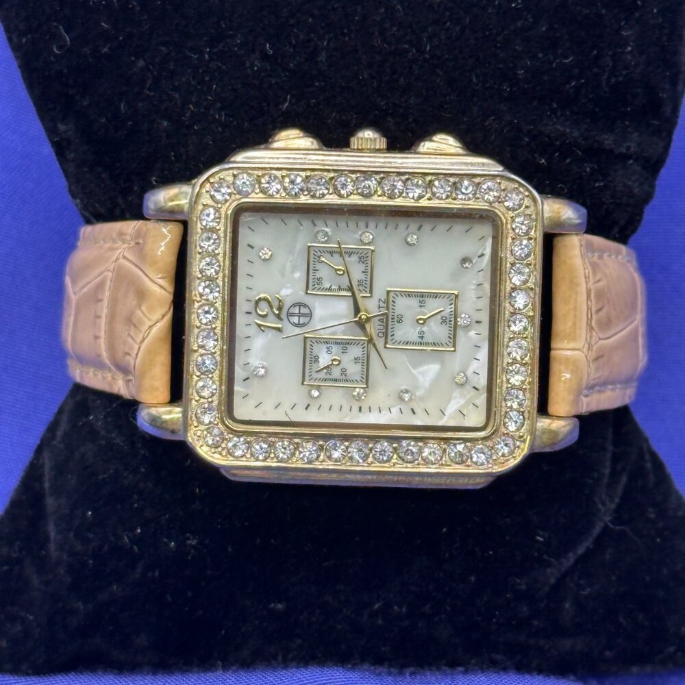 HH Women’s Analog Quartz Watch Crystal Accents. Fresh Battery - Picture 12 of 12